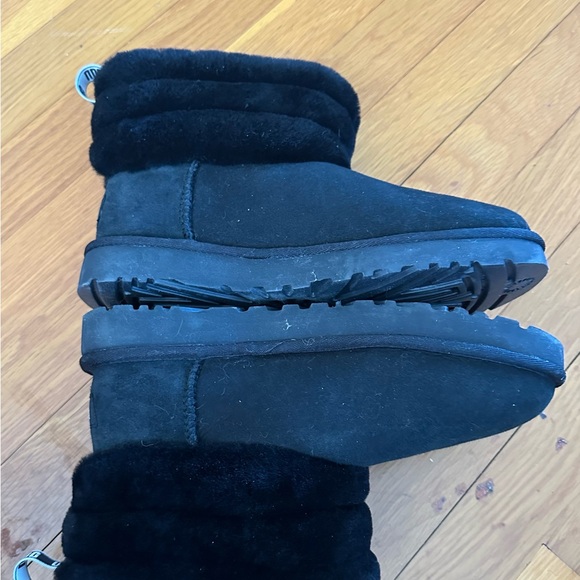 UGG NWOT Short Black Boots Women’s size 8 - Picture 5 of 7